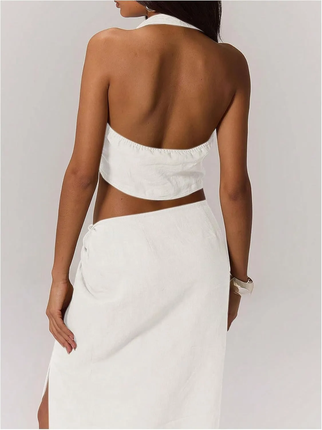 Floerns Women's Backless Halter Crop Top Deep V Neck Ring Linked Tank Tops